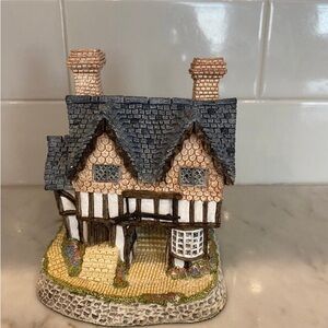 David Winter Cottage:  Gunsmiths Cottage